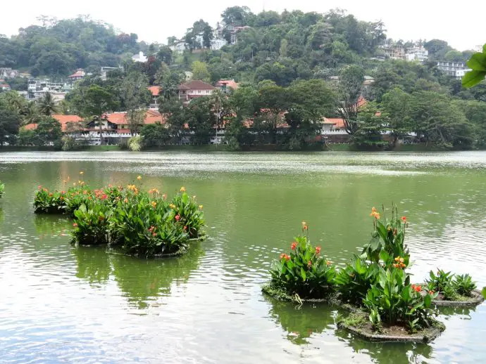 Is the Temple of the Tooth worth a visit, Kandy, Sri Lanka Is temple of the tooth worth a visit, city of Kandy, Sri Lanka