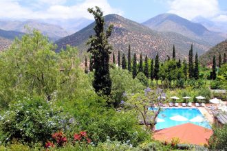 A pool with a mountain view at Kasbah Tamadot