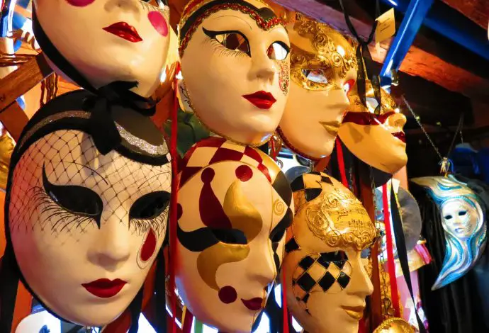 Venetian masquerade masks - Peter Pan Masks painting workshop in Venice