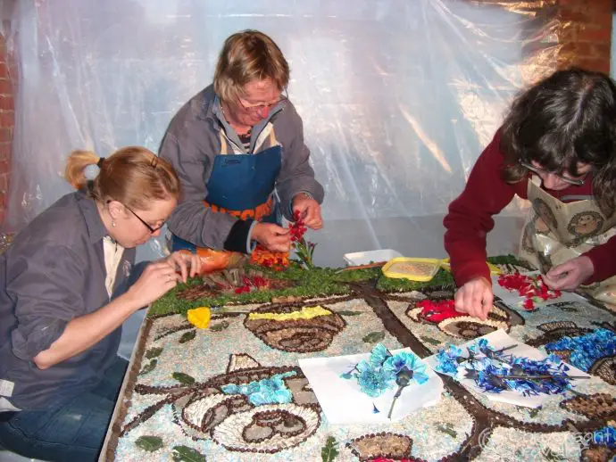 Behind the scenes at the Etwall well dressings