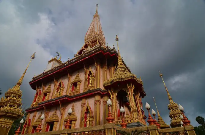 Wat Chalong temple by Nicolas Lannuzel (licensed by Creative Commons)