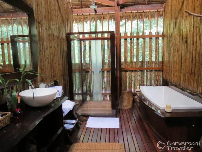 Amazon jungle tour - Tambopata - Rainforest Expeditions Amazon Villa bathroom