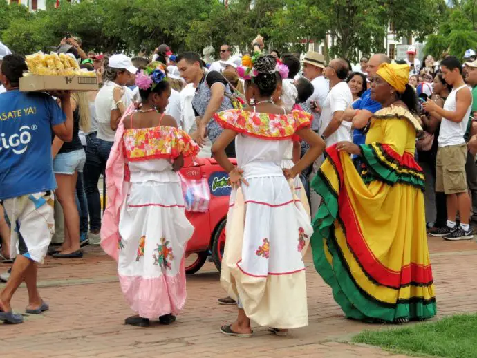 Things to do in Cartagena de Indias Colombia - traditional clothing