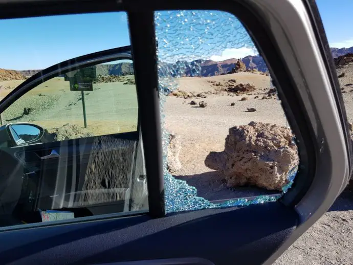 The smashed car window after the theft in Teide National Park