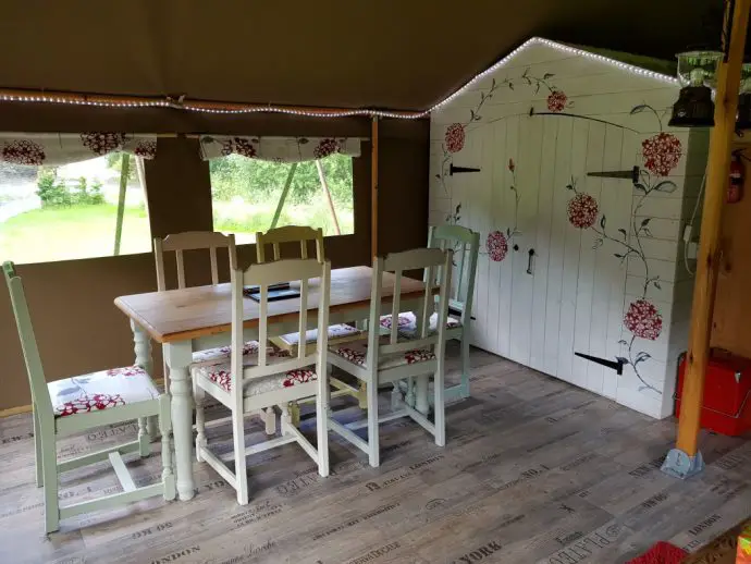 White dining table with 6 chairs