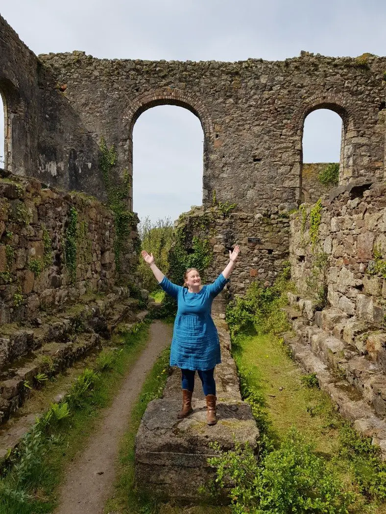 ruined mine building - unusual things to do in Cornwall