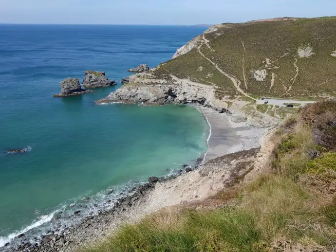 beach surrounded by high cliffs