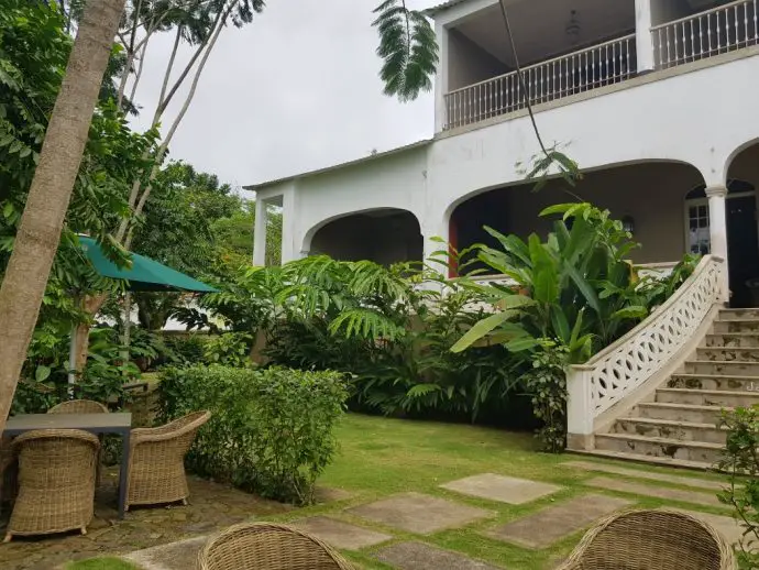 Back of the Colonial House with stairs leading down to gardens - Review of a stay at Roça Sundy on Principe