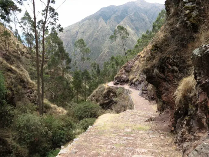 Chinchero to Urquillos hike - the trail at the top