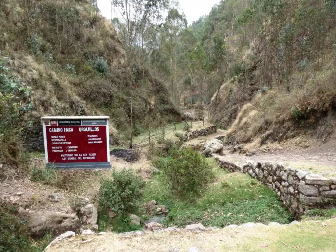 The sign at the start of the Chinchero to Urquillos hike in Peru