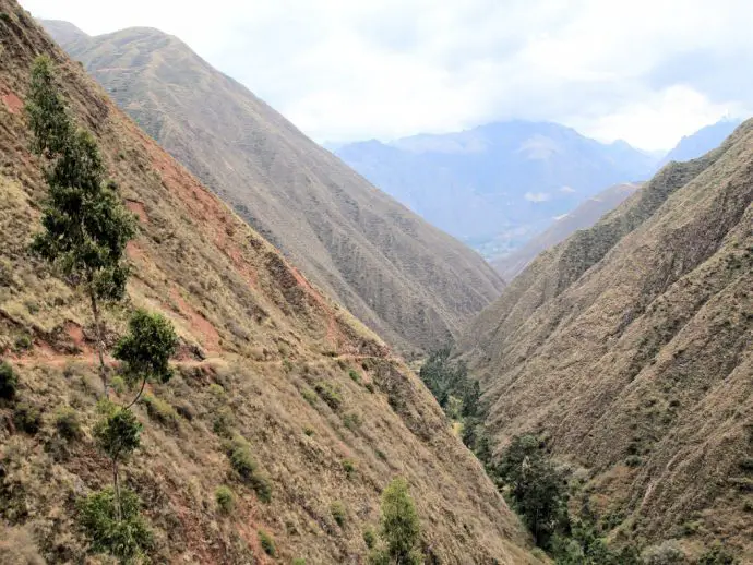 The steep Chinchero to Urquillos hiking trail