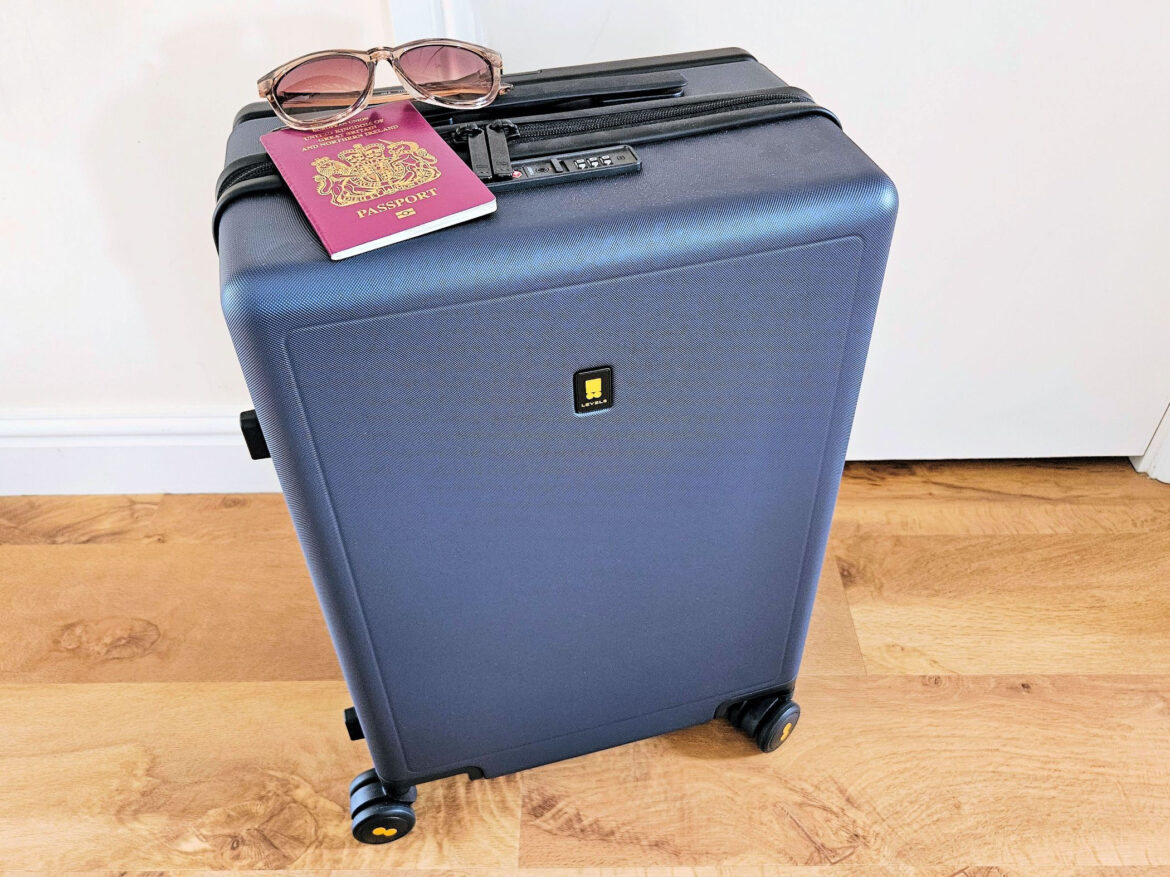 Voyager Carry On Suitcase Review - Level8