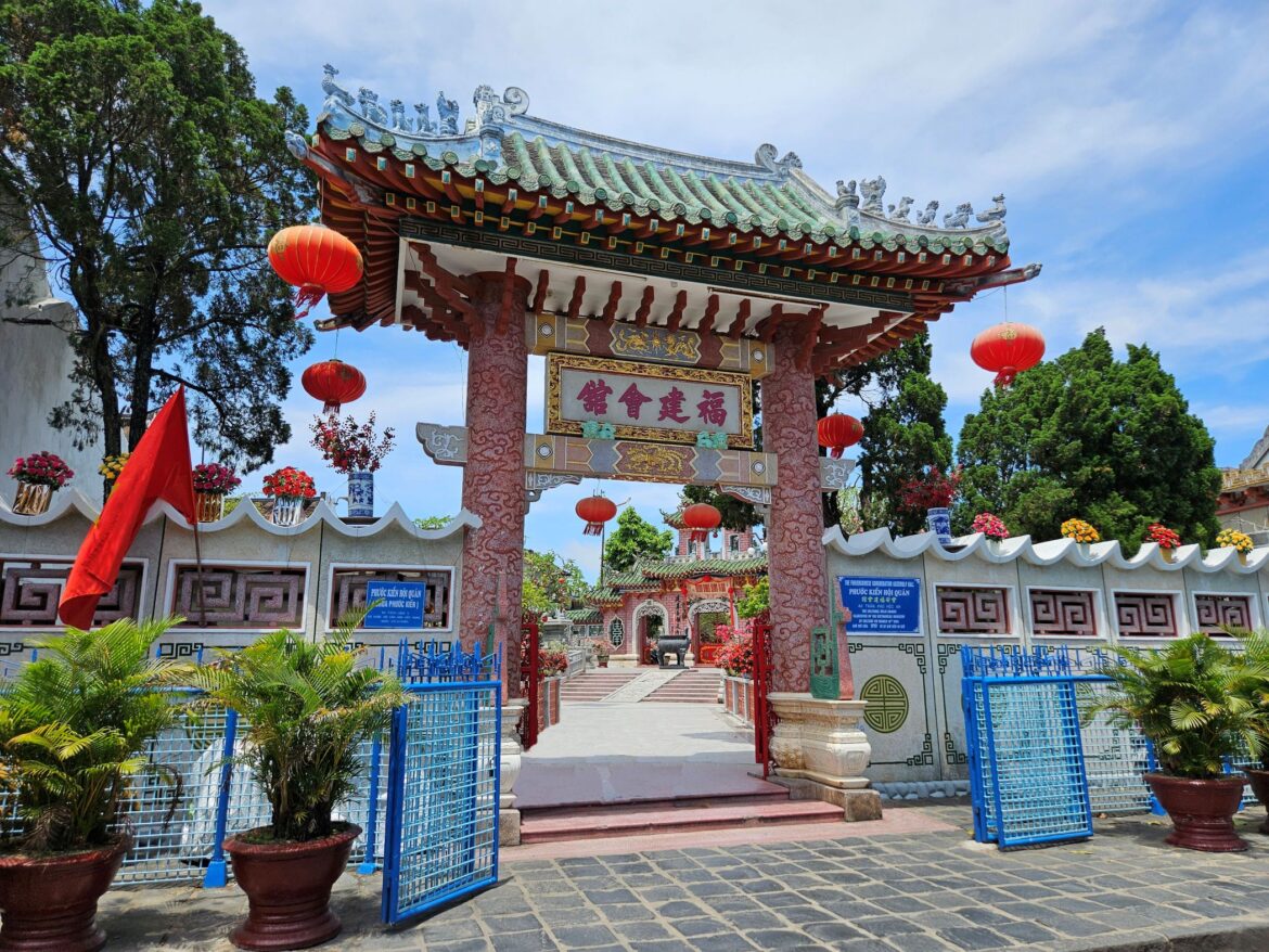 Temple gate in Hoi An old town - Fujian Assembly Hall
