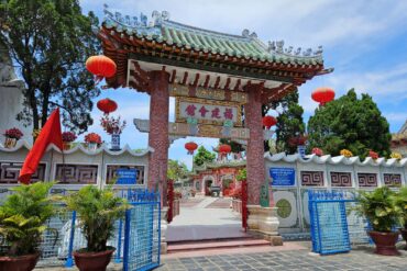 Temple gate in Hoi An old town - Fujian Assembly Hall
