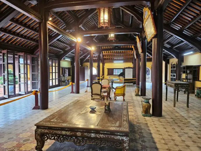 Grand room with lots of pillars and tables